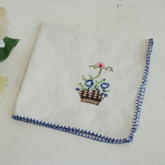 Vintage Other - Vintage 1940s 1950s Napkin Embroidered Flower Basket Linen Doily or Table Topper